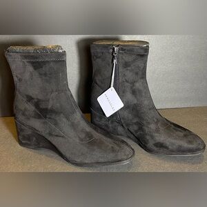 AEROSOLES - Black Faux Suede - Ankle Boots - 10W